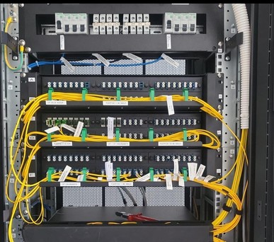 Raccordement Fibre FTTE dans baie de brassage